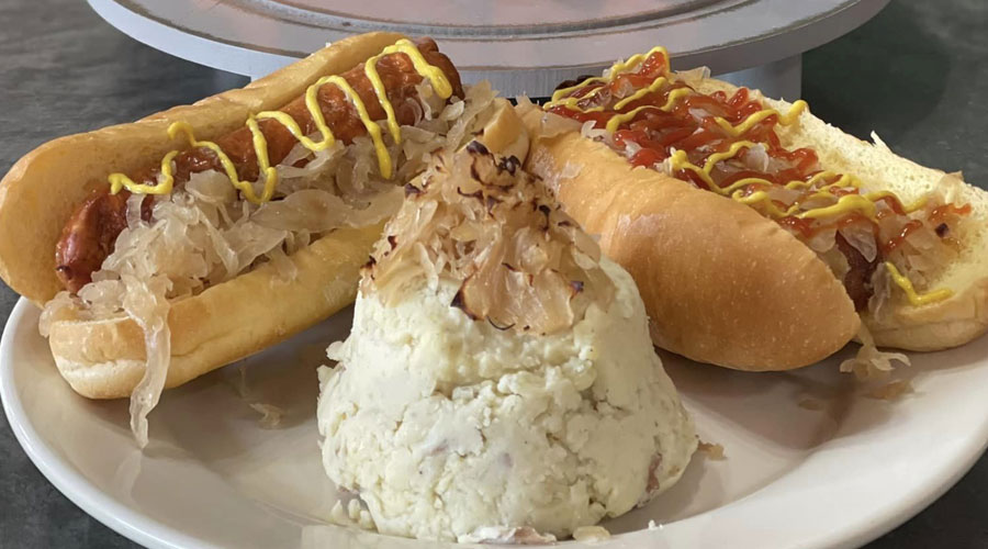 Hot dogs and chili dogs for lunch from 1st Street Cafe.